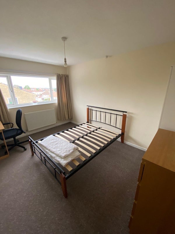 Room Shellard Road in Bristol