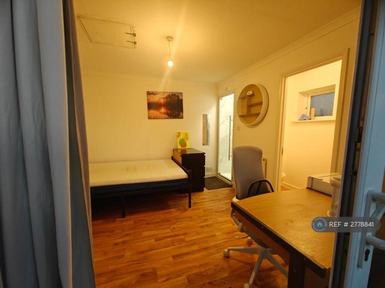 Room Dockle Way in Stratton St. Margaret