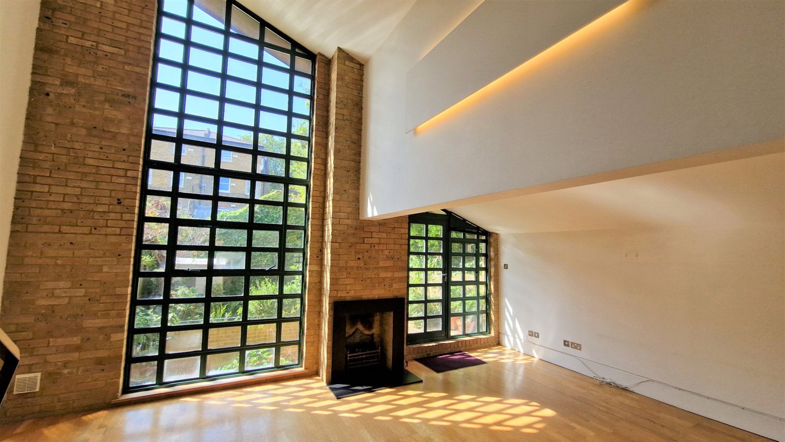 House Pembroke Drive in Aveley