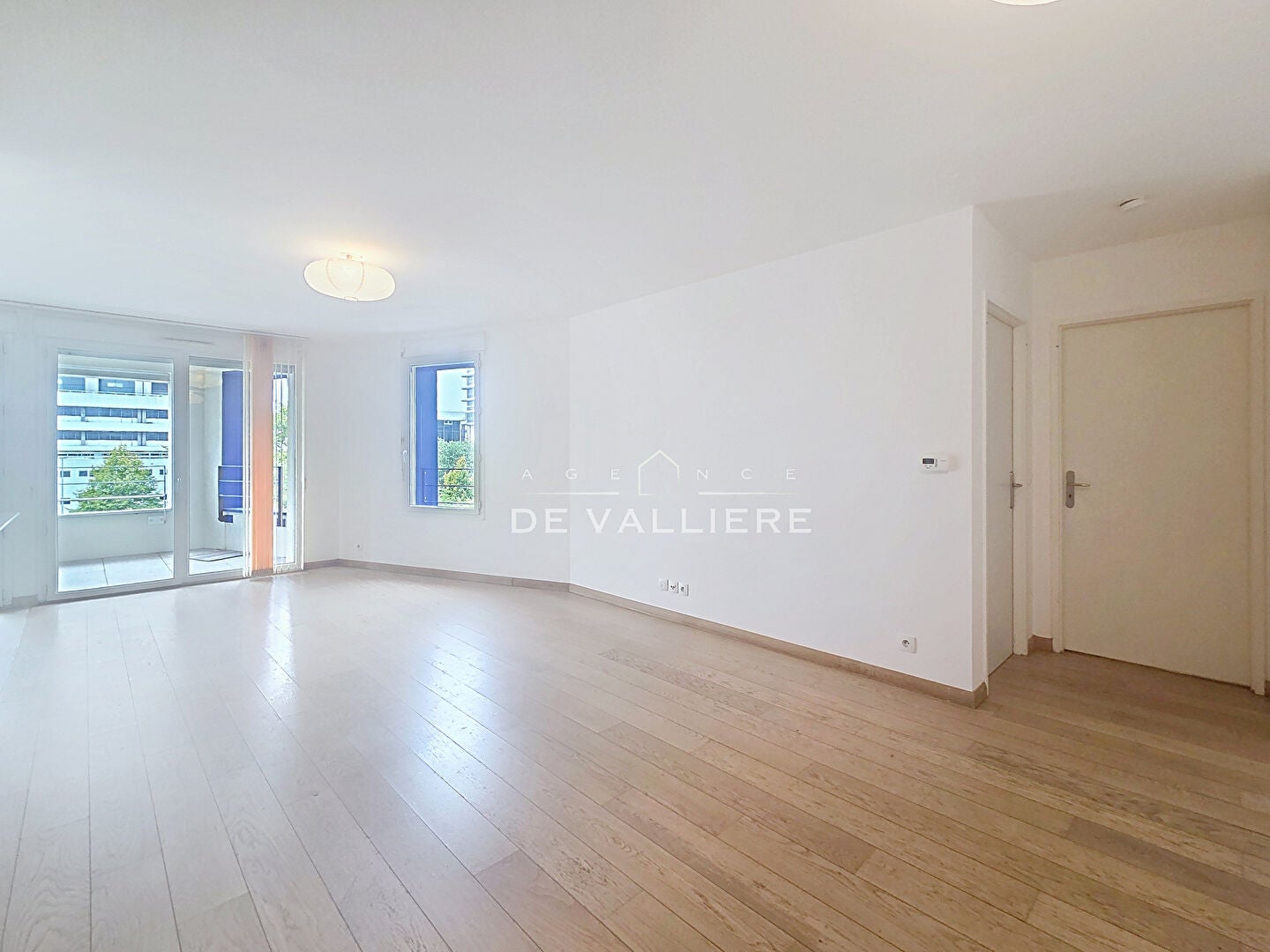 Flat Cours Valmy in Puteaux