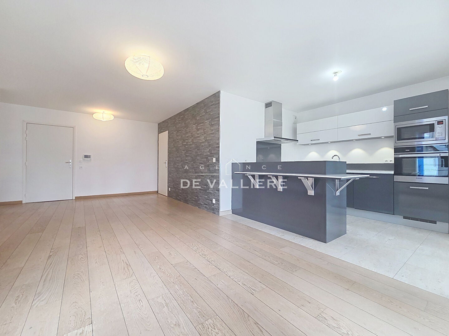 Flat Cours Valmy in Puteaux