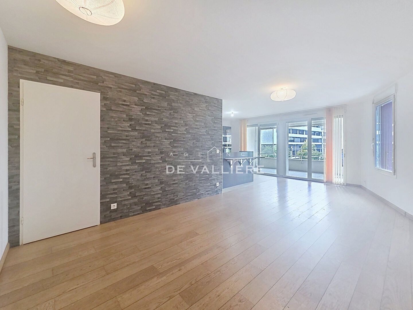 Flat Cours Valmy in Puteaux