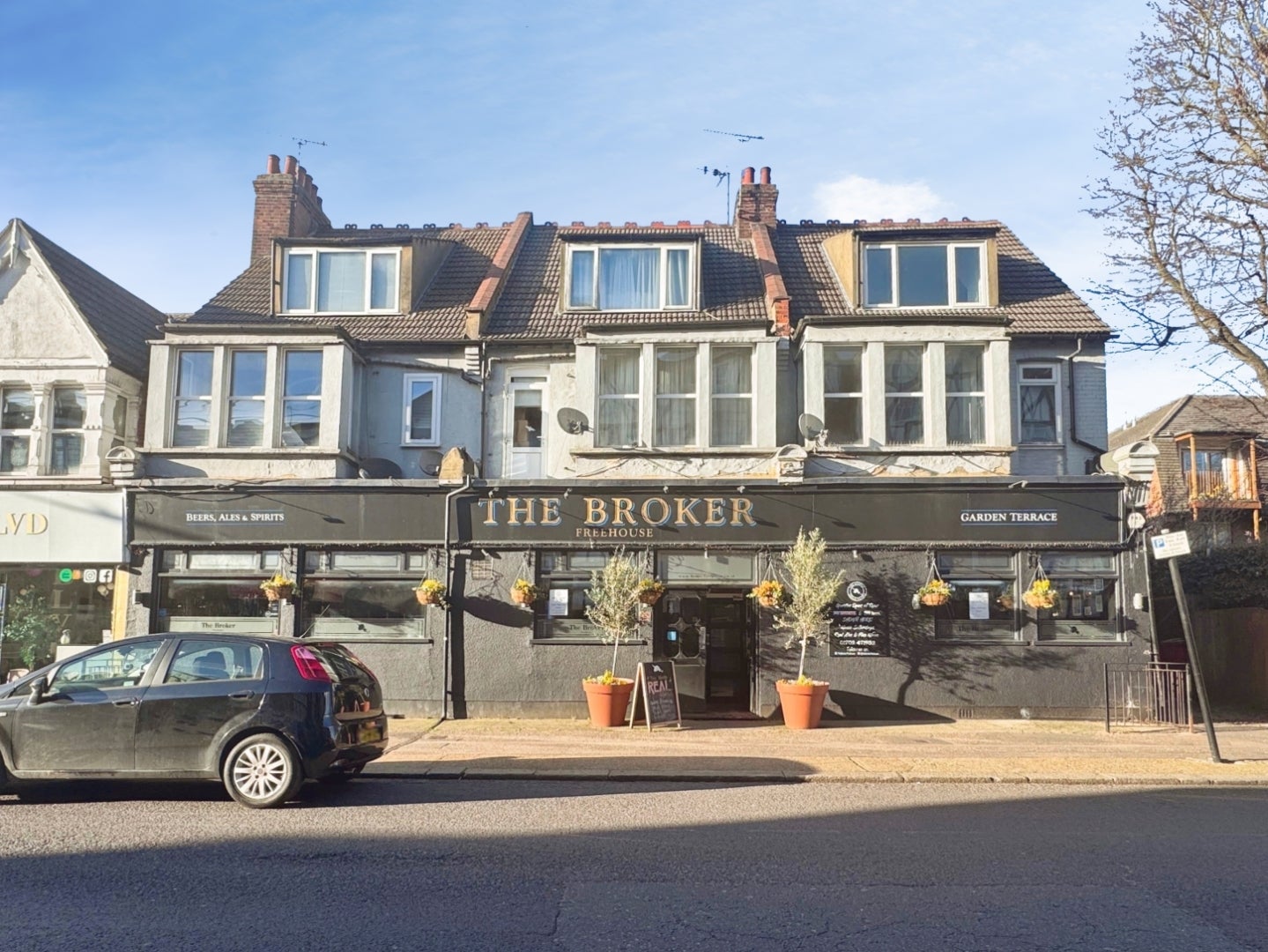 Flat Leigh Road in Southend-on-Sea