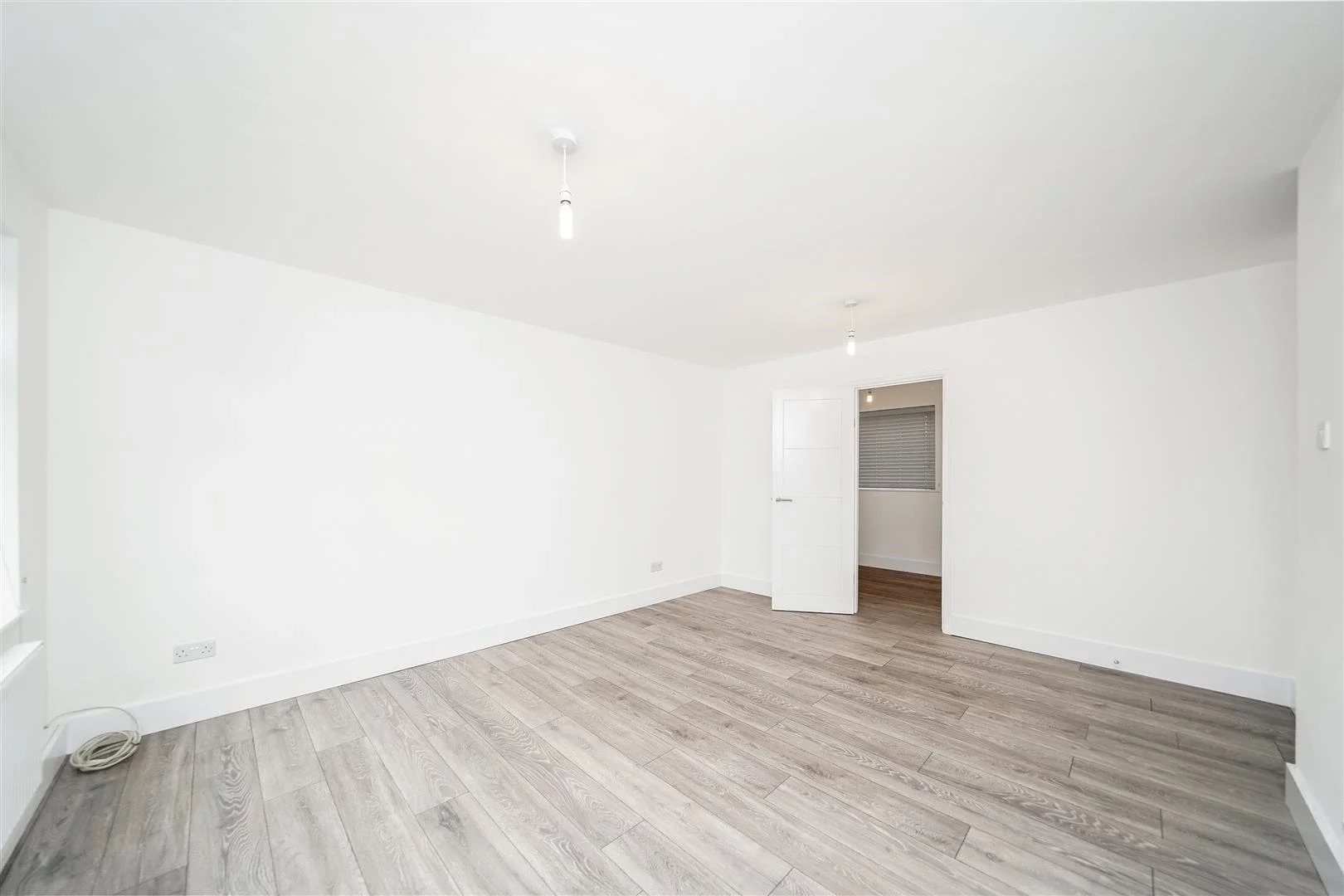 Flat Sinclair Road in Greater London