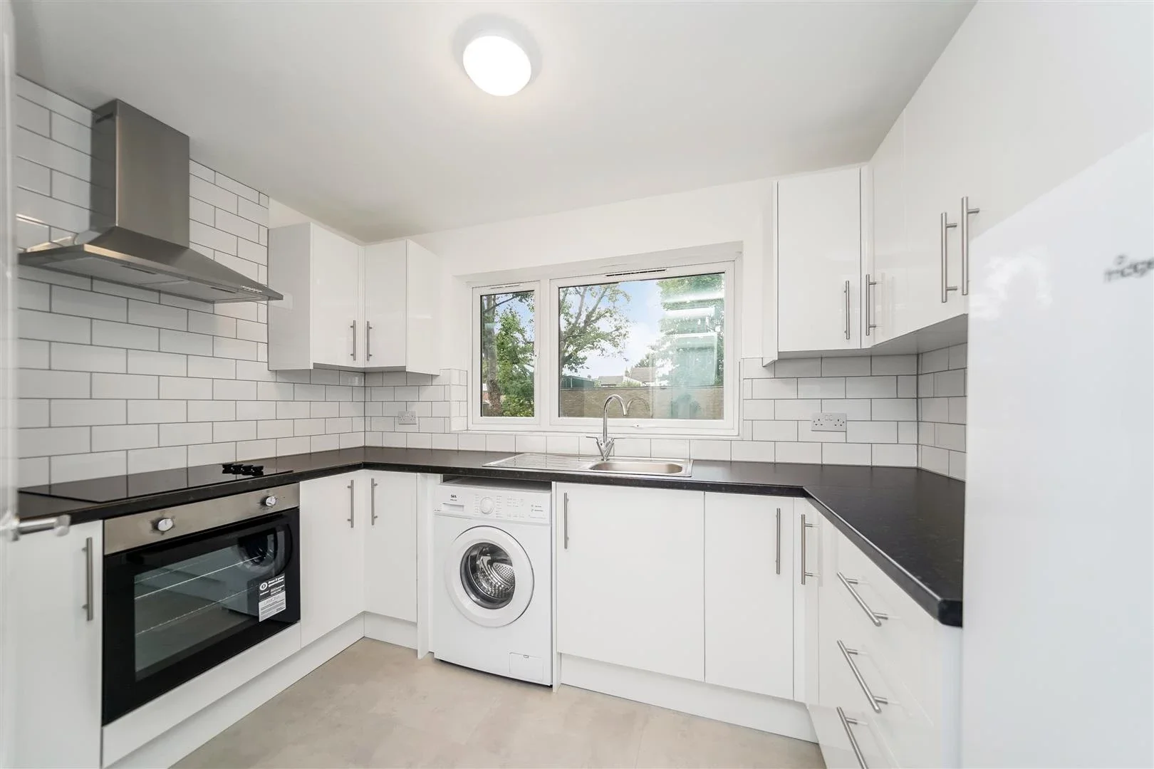 Flat Sinclair Road in Greater London
