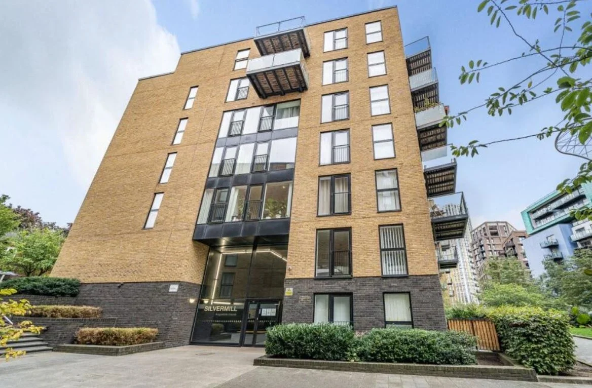 Flat Conington Road in Greater London