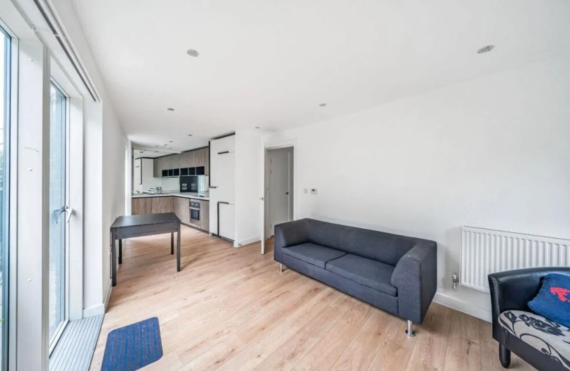 Flat Conington Road in Greater London