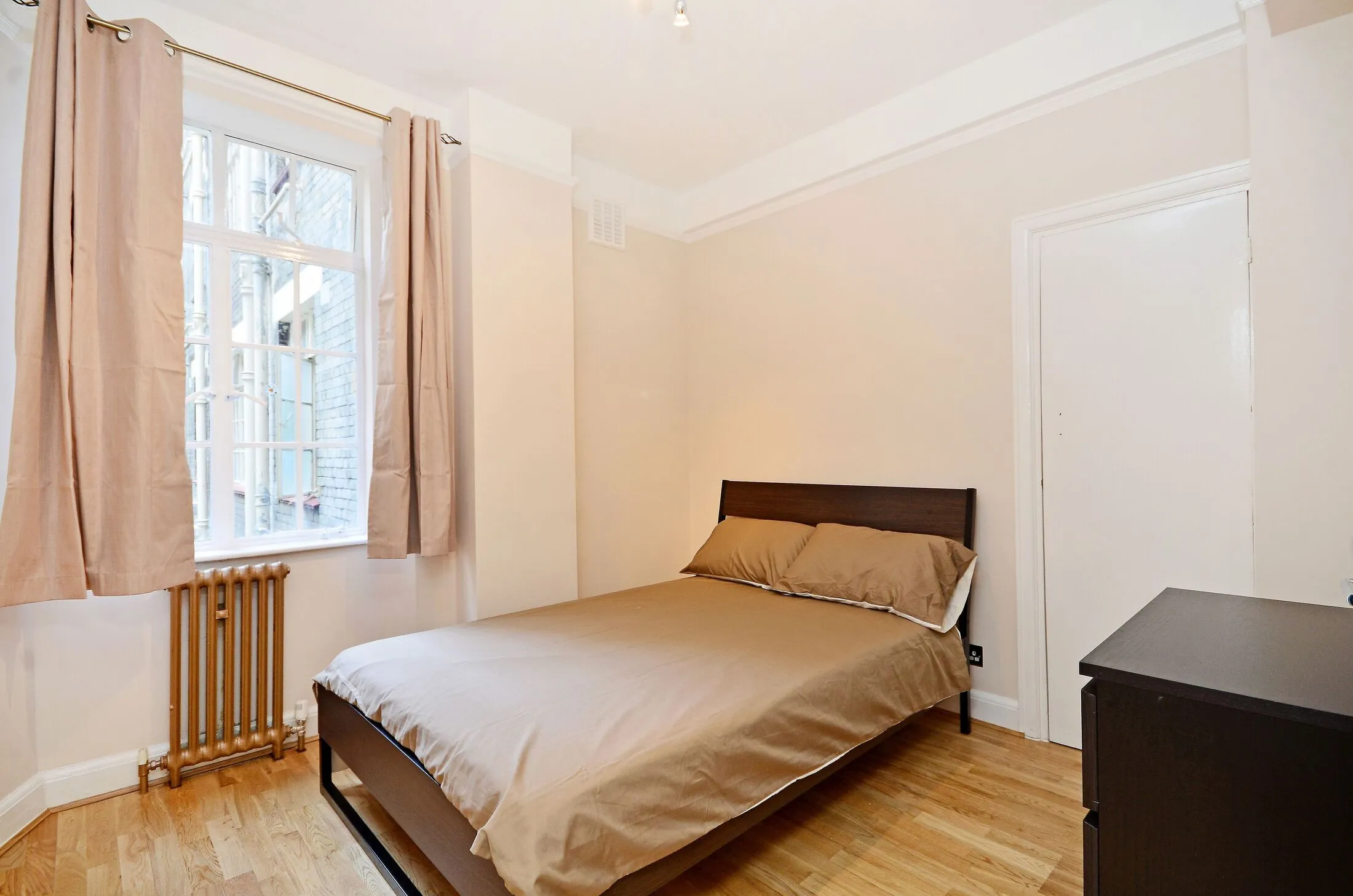 Flat Upper Woburn Place in Greater London