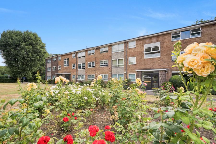 Flat Wolverton Road in Greater London