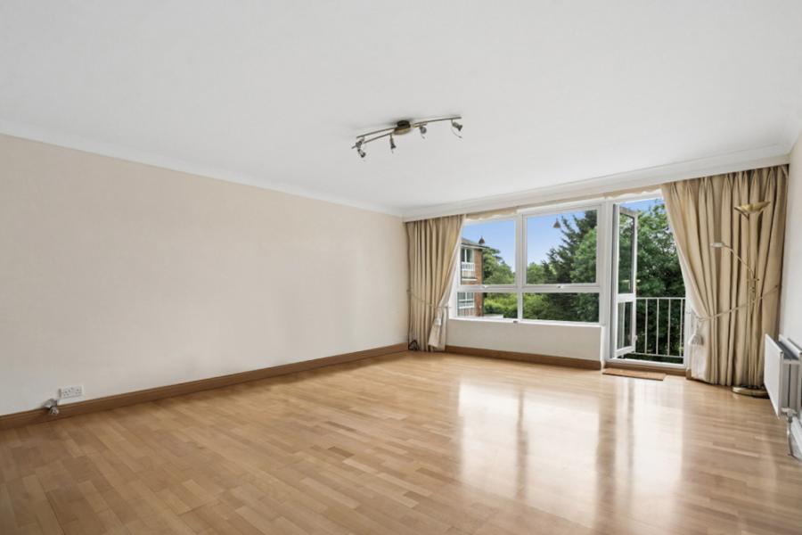 Flat Wolverton Road in Greater London