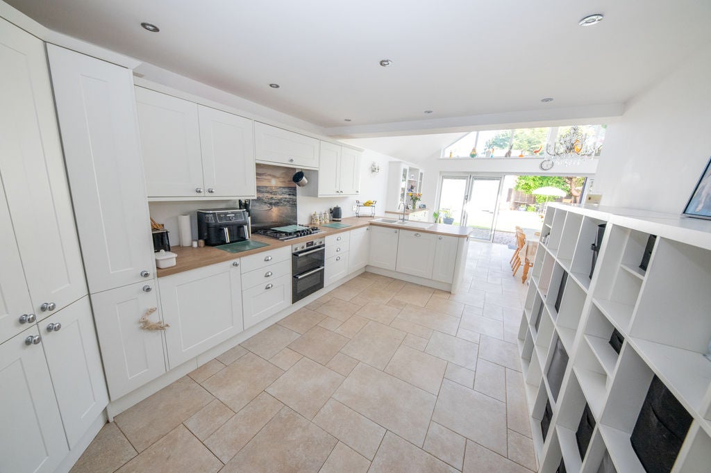 House Andrew Crescent in Havant