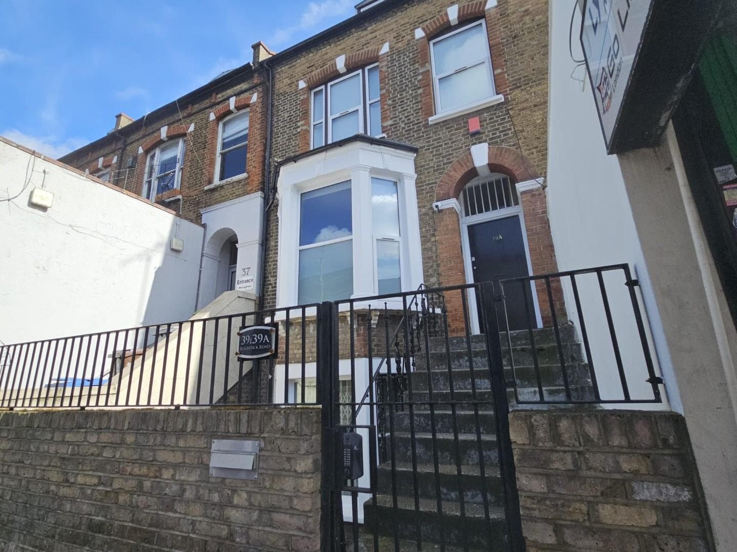 Flat Blackstock Road in Greater London