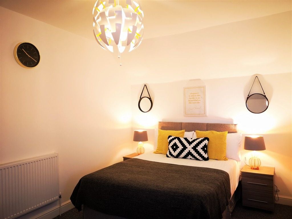 Room Cranbourne Street in Hull