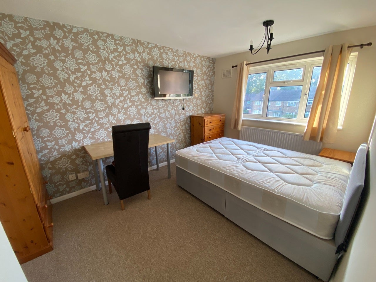 House Path Link in Crawley