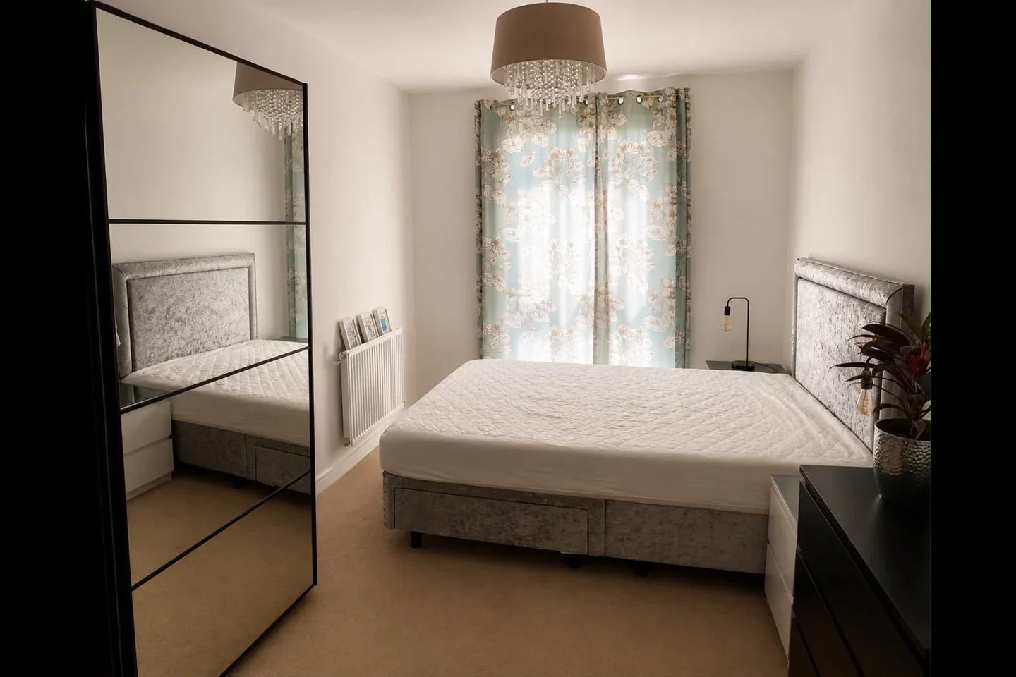 Flat Bramwell Way in Greater London