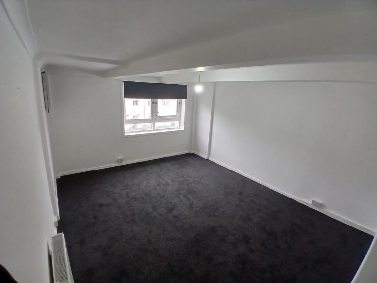 Flat Maple Drive in Johnstone