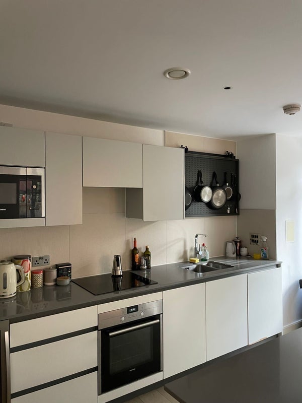 Room Wharf Road in Greater London