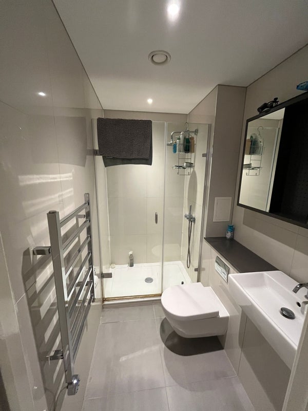 Room Wharf Road in Greater London