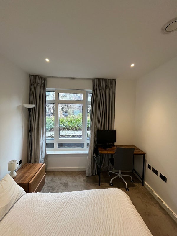 Room Wharf Road in Greater London