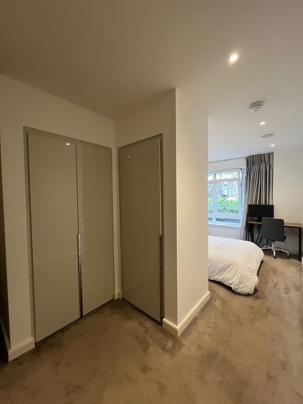 Room Wharf Road in Greater London