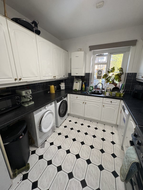 Room Balham Hill in Greater London
