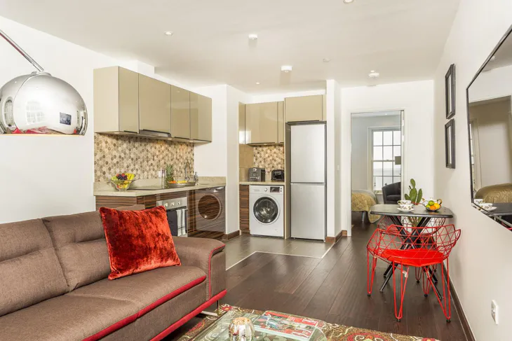 Flat Pennington Street in Greater London