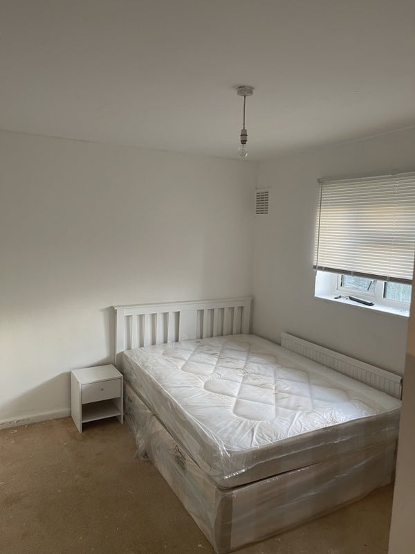 Room The Dashes in Harlow