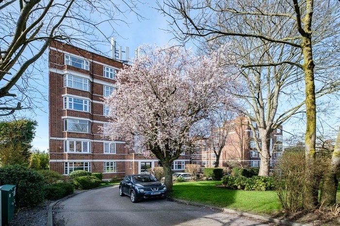 Flat Page's Hill in Greater London
