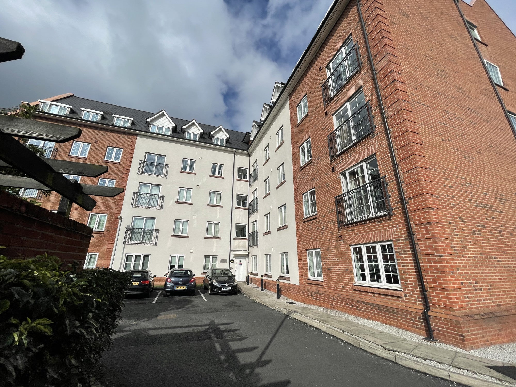 Flat Greenings Court in Warrington