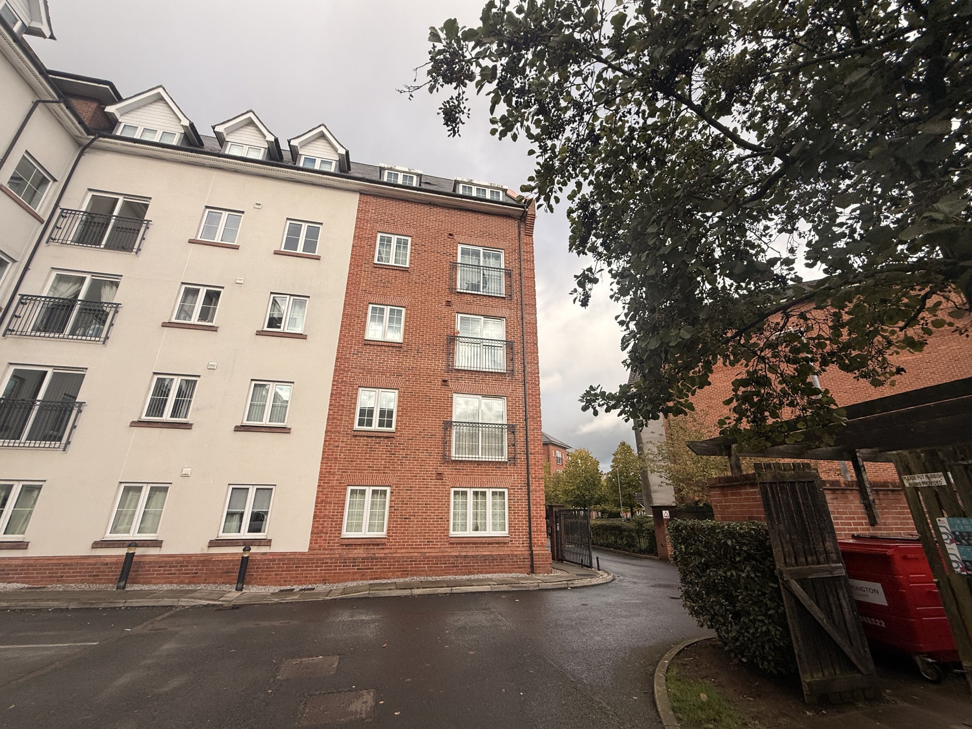 Flat Greenings Court in Warrington