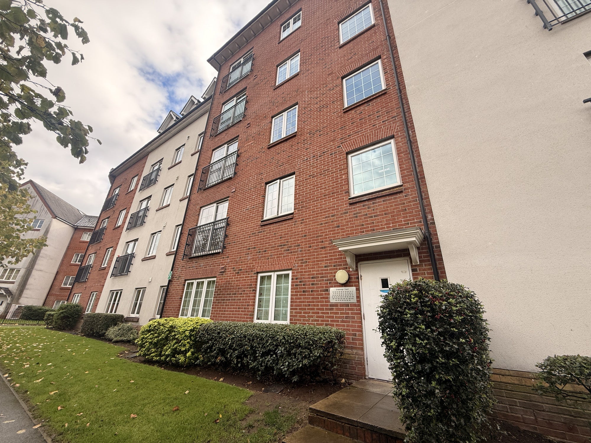Flat Greenings Court in Warrington