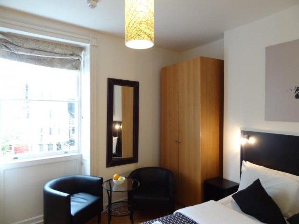 Flat Cartwright Gardens in Greater London