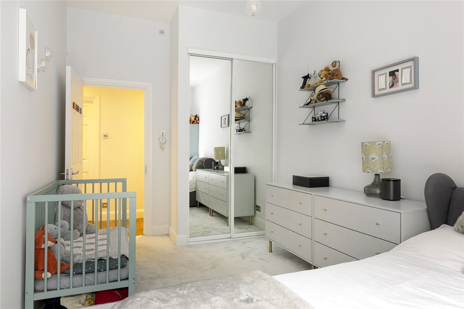 Flat Herbal Hill in Greater London