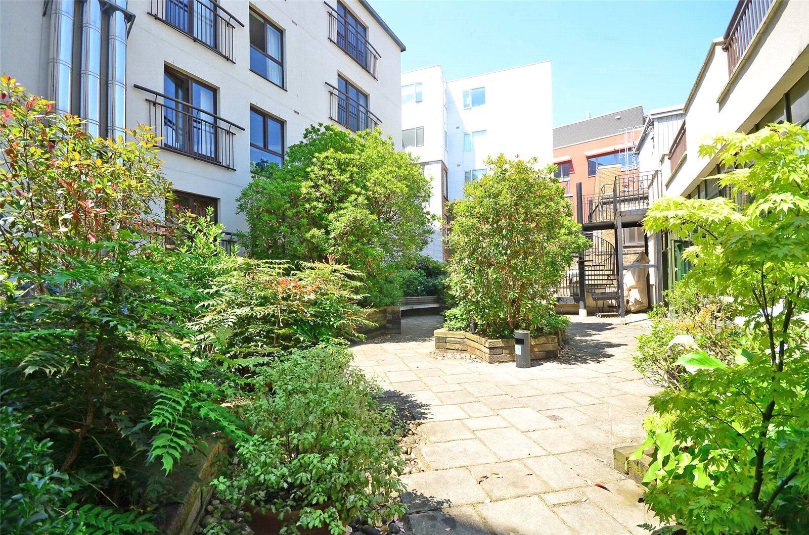 Flat Herbal Hill in Greater London