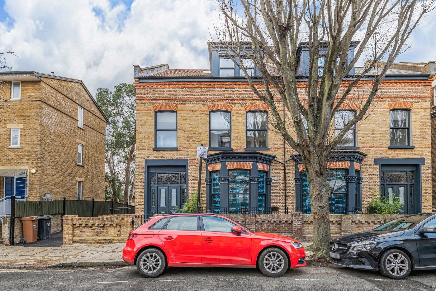 Flat Adolphus Road in Greater London