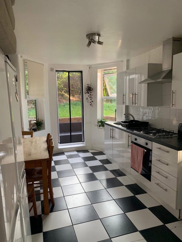 Room Wightman Road in Greater London
