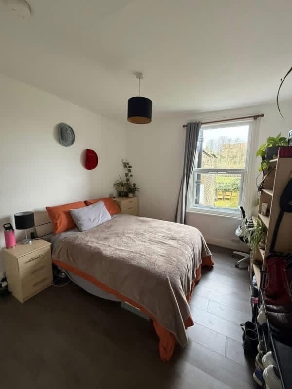 Room Wightman Road in Greater London
