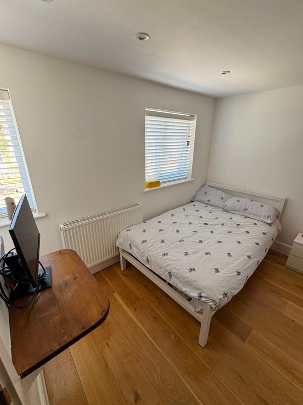 Room Clickett End in Basildon