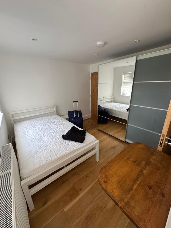 Room Clickett End in Basildon