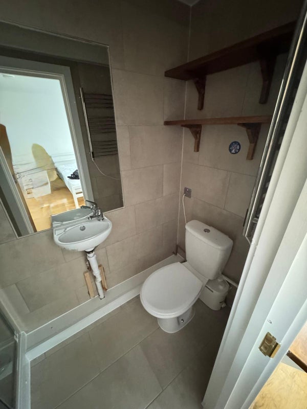Room Clickett End in Basildon
