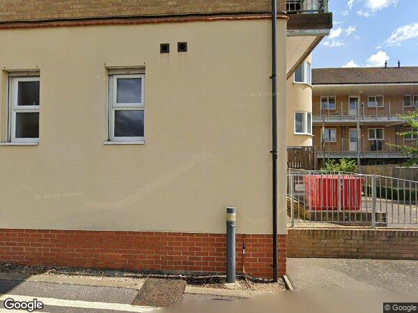 Flat Trelawney Avenue in Slough