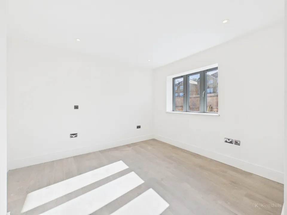 Flat Kingsmead Road in Flackwell Heath