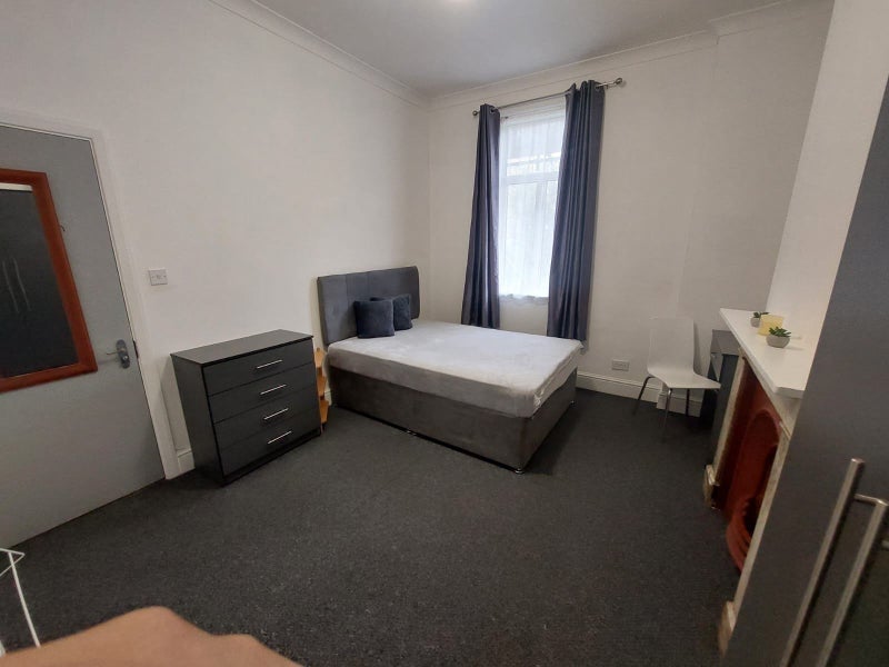 Room Kirchen Road in Greater London