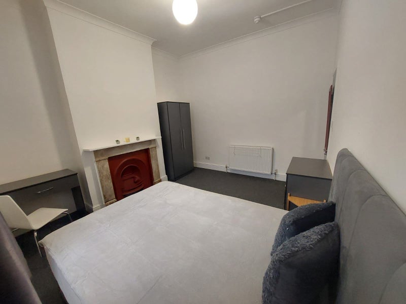 Room Kirchen Road in Greater London