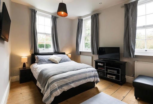 Flat Gough Square in City of London