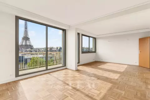 Flat Rue Saint-Dominique in Paris