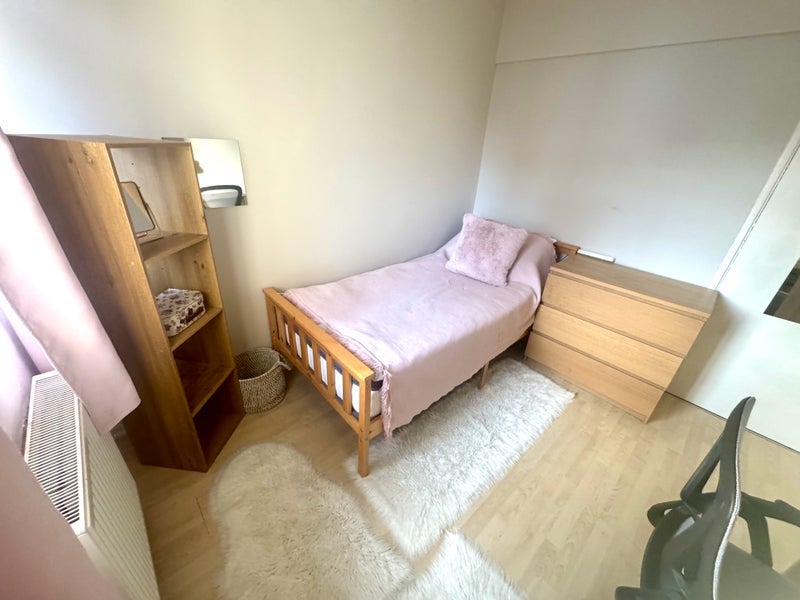 Room Horndean Close in Greater London