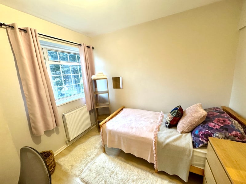 Room Horndean Close in Greater London