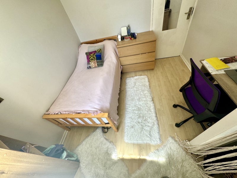 Room Horndean Close in Greater London