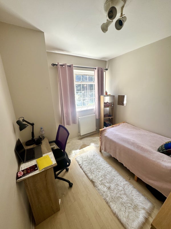 Room Horndean Close in Greater London